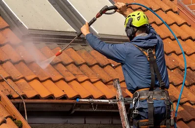 Démoussage et hydrofuge de toiture à Guillos